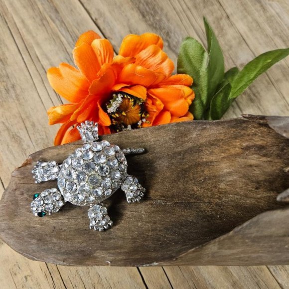 Crystal Avenue - Vintage Rhinestone Crystal Turtle Brooch Pin - Picture 2 of 6